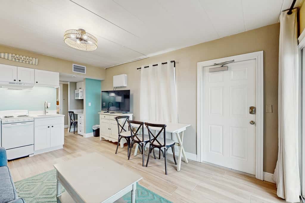 Gulf front condo with full kitchen and central AC