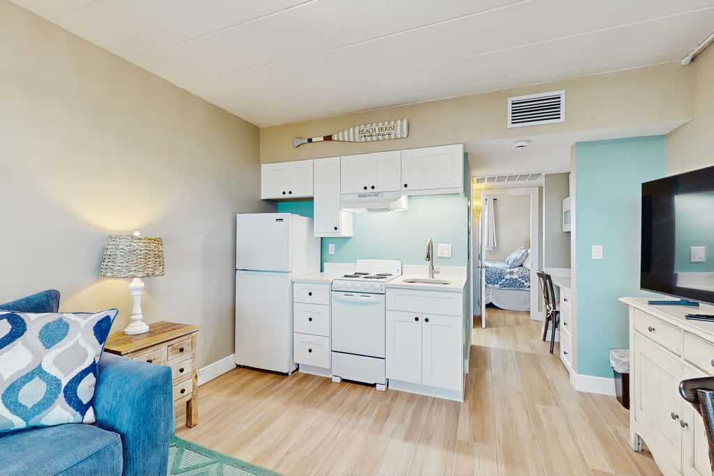 Gulf front condo with full kitchen and central AC