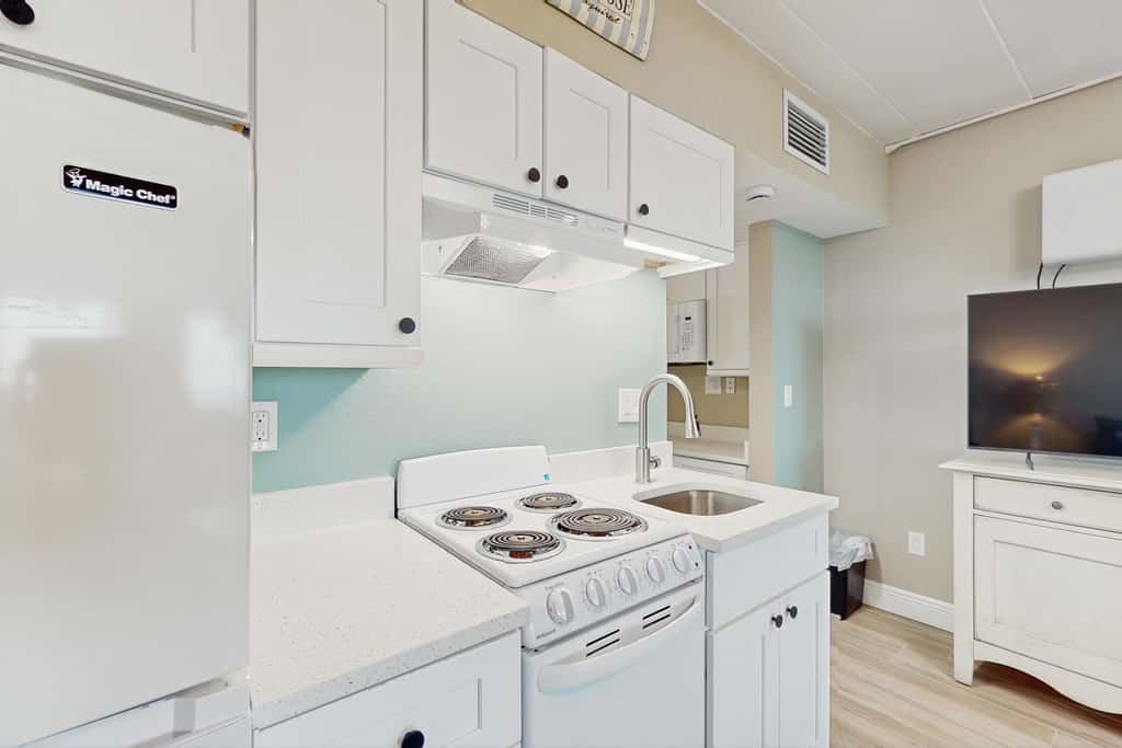 Gulf front condo with full kitchen and central AC
