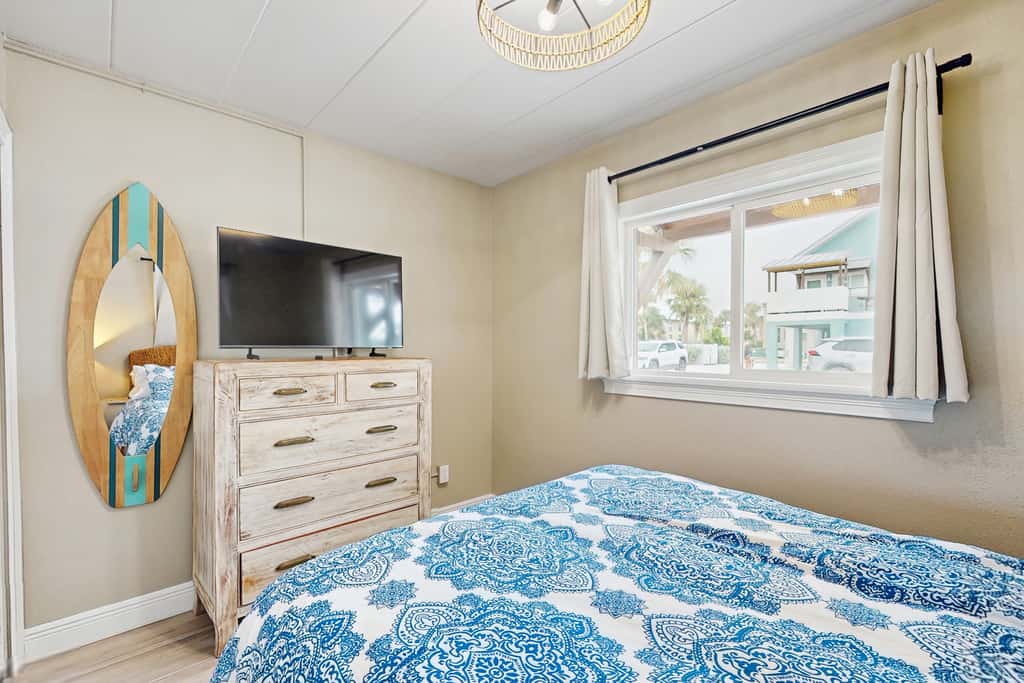Gulf front condo with full kitchen and central AC