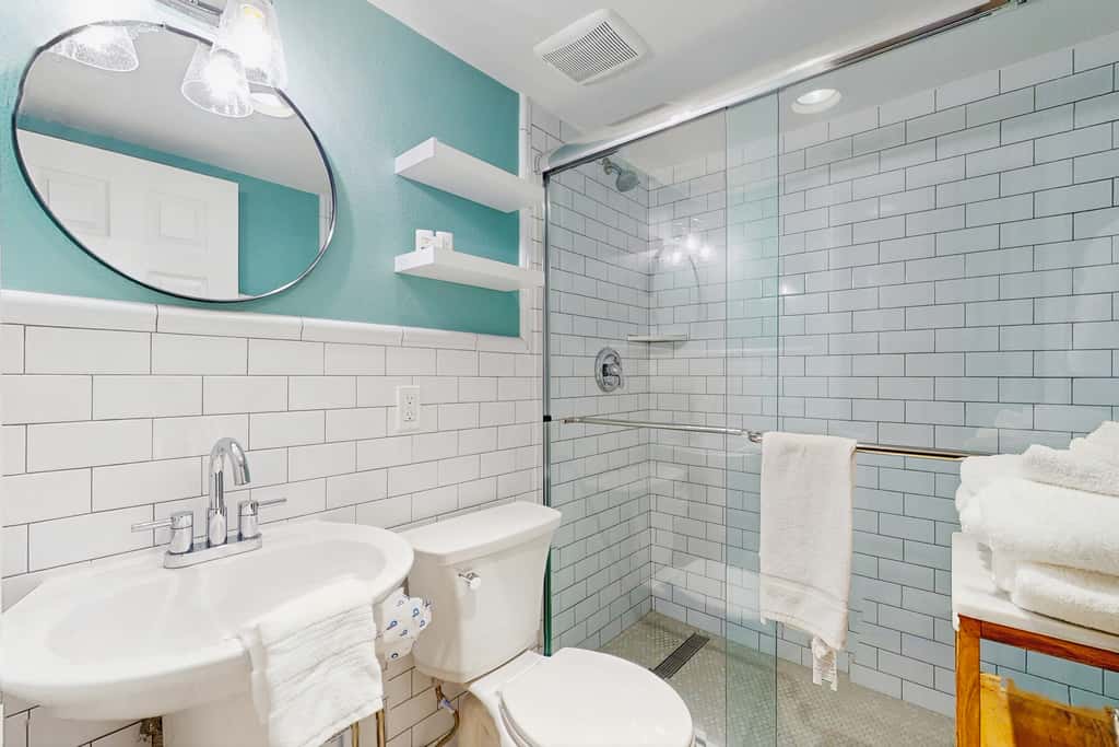 Gulf front condo with full kitchen and central AC