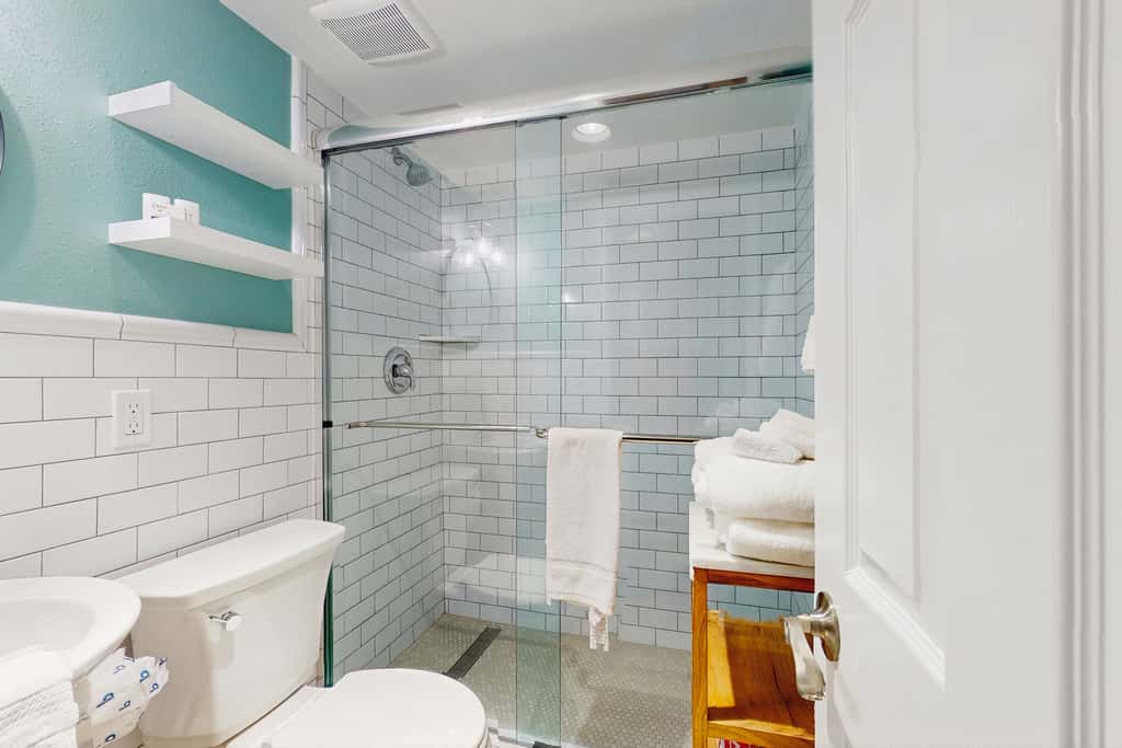 Gulf front condo with full kitchen and central AC