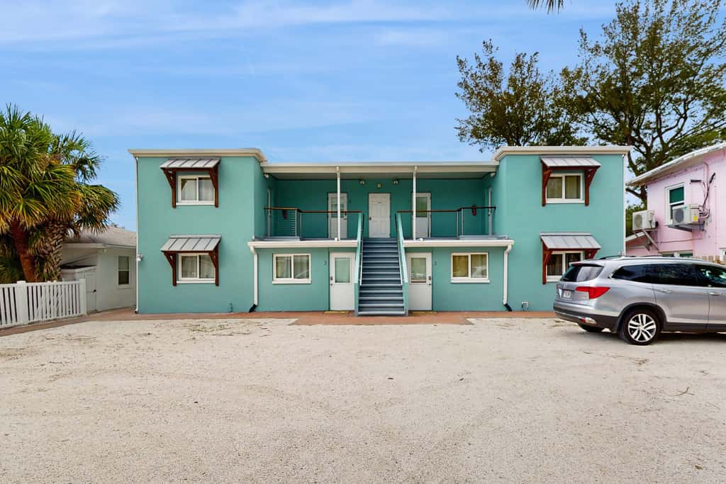 Gulf front condo with full kitchen and central AC