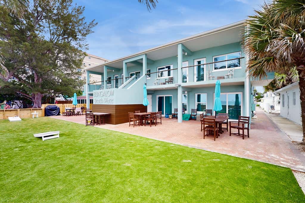 Gulf front condo with full kitchen and central AC