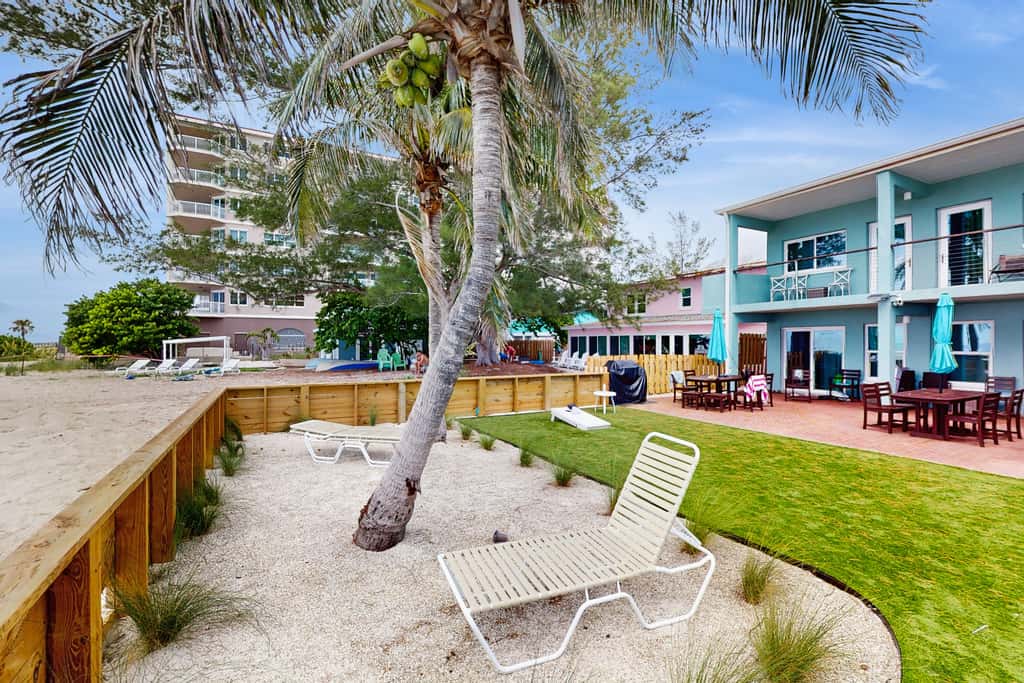 Gulf front condo with full kitchen and central AC