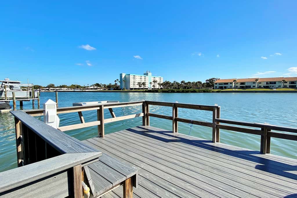 Snowbird friendly oceanfront gem with WiFi AC access to pool hot tub and dock