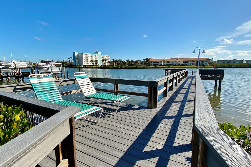 Snowbird friendly oceanfront gem with WiFi AC access to pool hot tub and dock