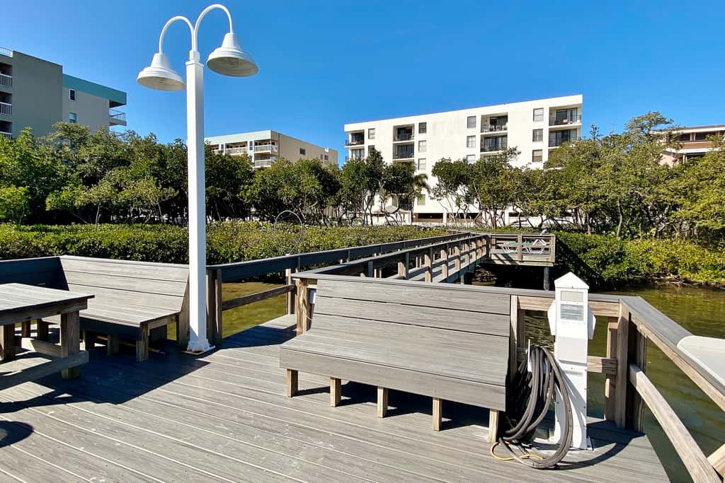 Snowbird friendly oceanfront gem with WiFi AC access to pool hot tub and dock