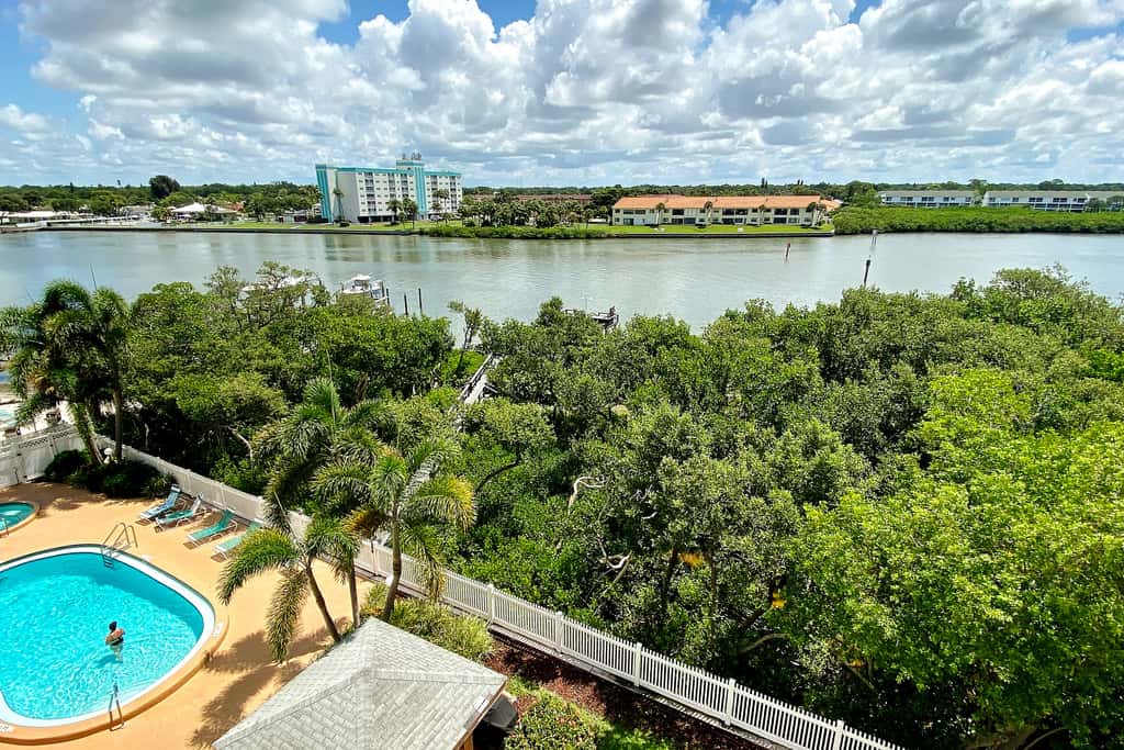 Snowbird friendly oceanfront gem with WiFi AC access to pool hot tub and dock