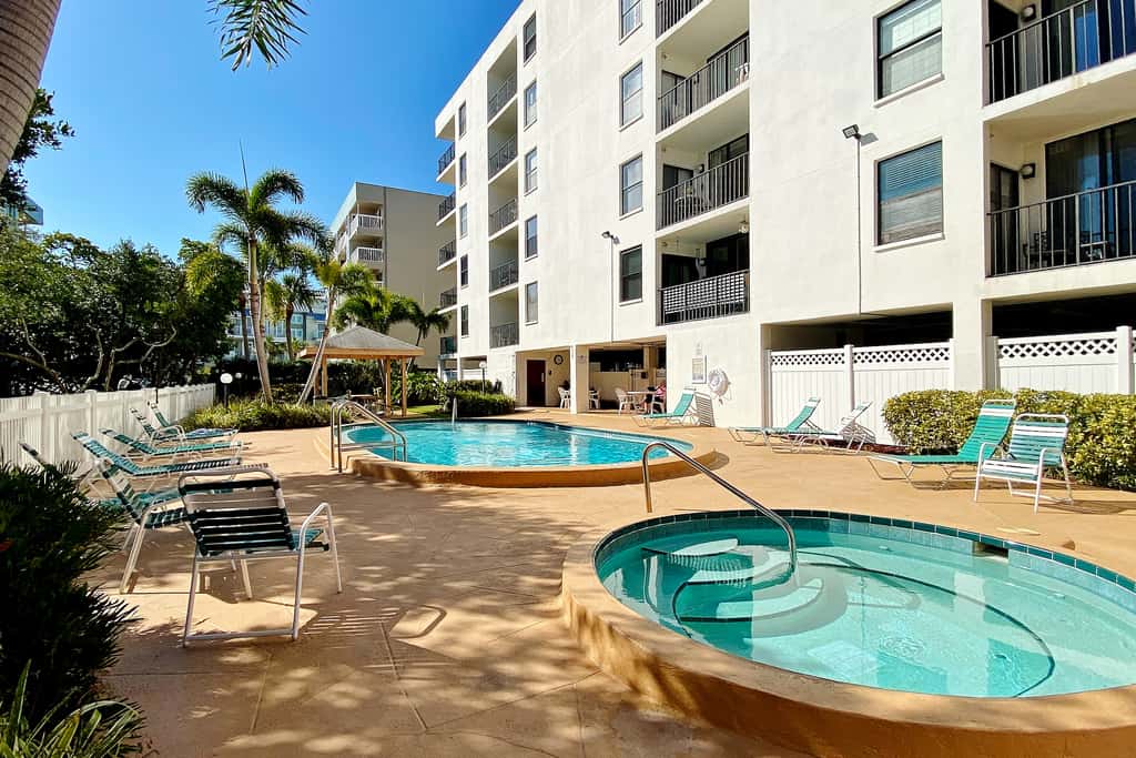 Snowbird friendly oceanfront gem with WiFi AC access to pool hot tub and dock