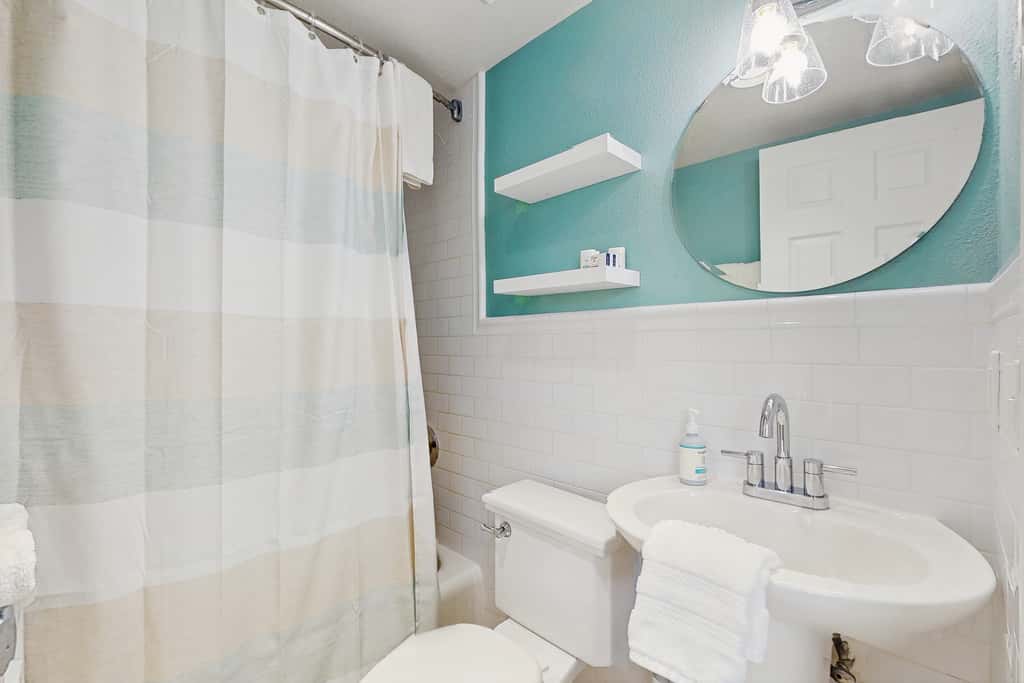 Beachfront condo top floor Gulf views full kitchen and central AC