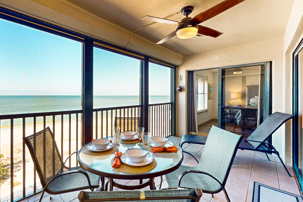 Beachfront Condo w/Gulf Views, Pool & Sauna 
