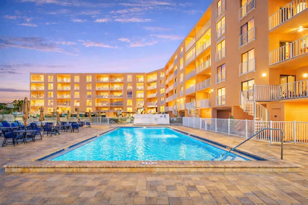 Snowbird friendly beachfront condo with pool tennis and AC dog friendly