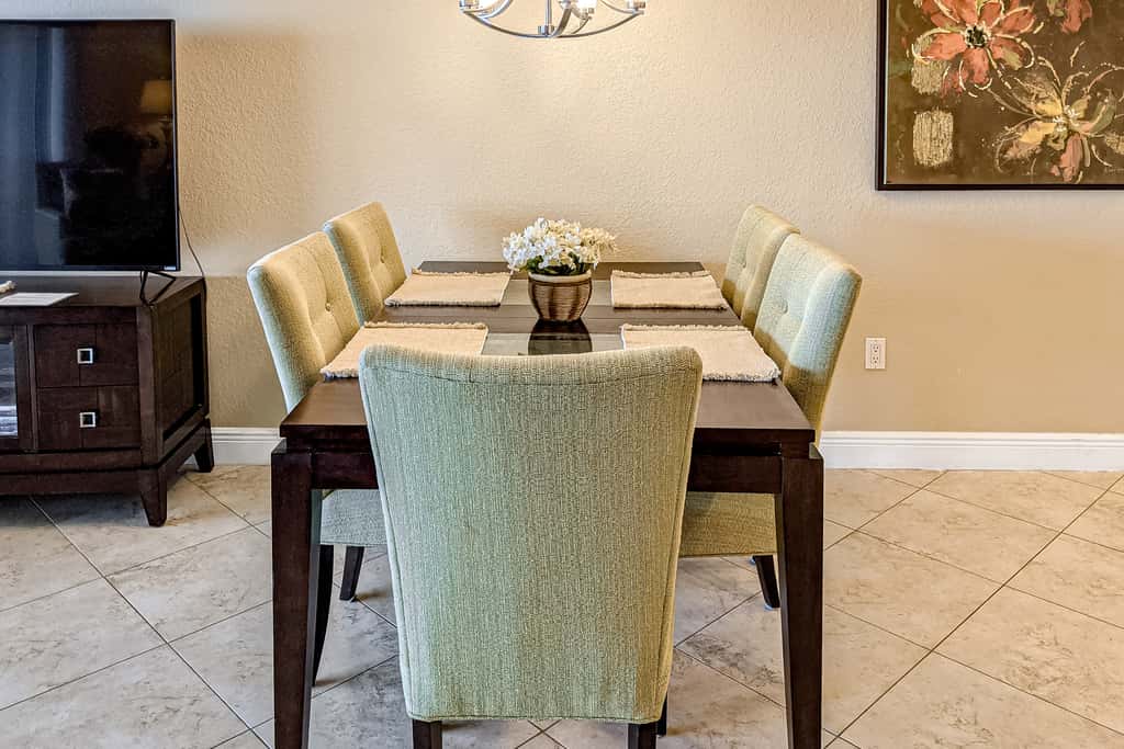 Cozy beachside condo with pool and hot tub walk to restaurants