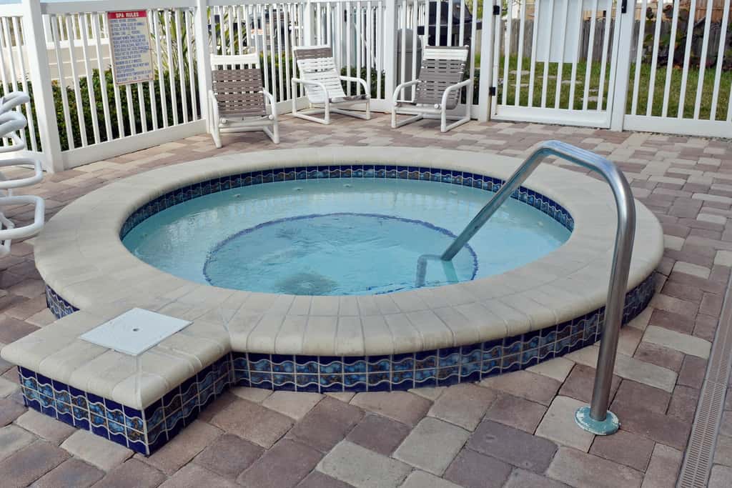 Cozy beachside condo with pool and hot tub walk to restaurants