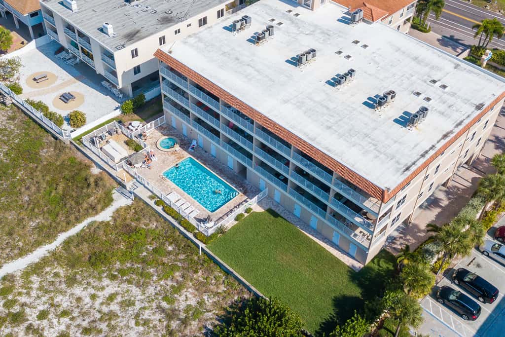 Cozy beachside condo with pool and hot tub walk to restaurants