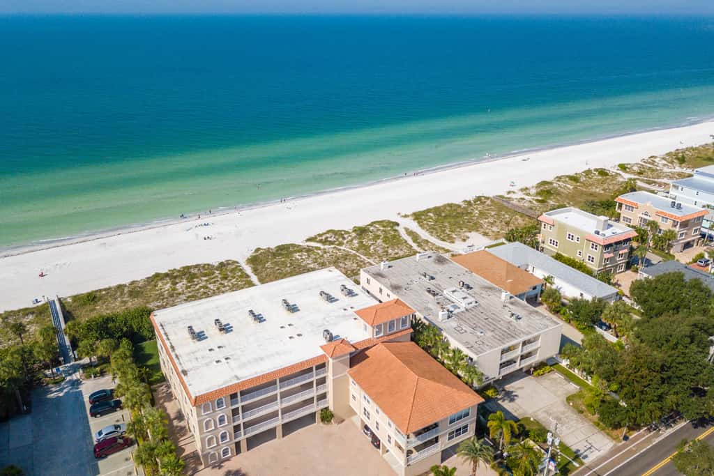 Cozy beachside condo with pool and hot tub walk to restaurants