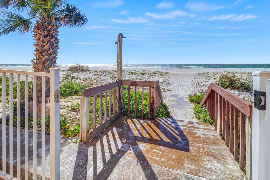 Gulf front corner condo with pool hot tub and easy beach access