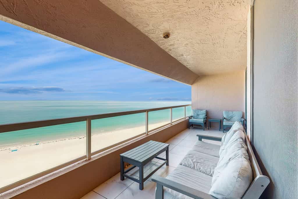Crescent Beach Club