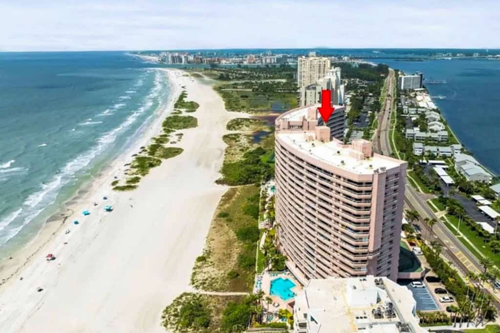 Crescent Beach Club