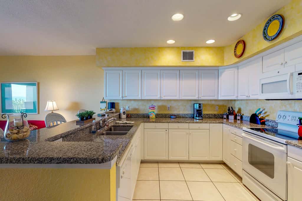 Beachfront condo with washer dryer pool and hot tub dog friendly