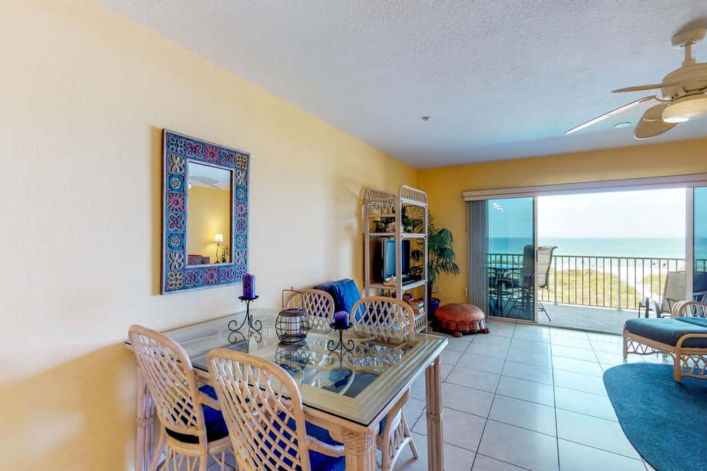 Beachfront condo with washer dryer pool and hot tub dog friendly