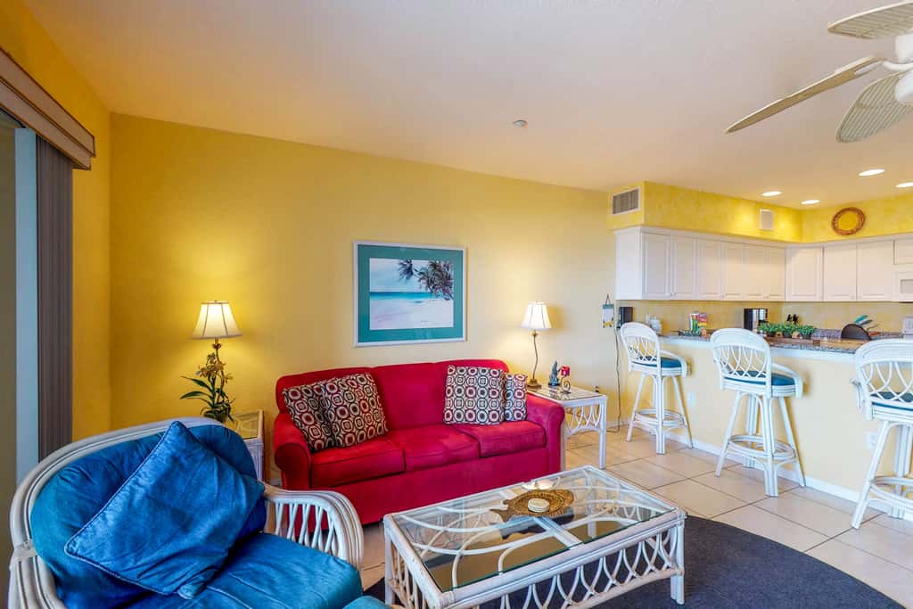 Beachfront condo with washer dryer pool and hot tub dog friendly
