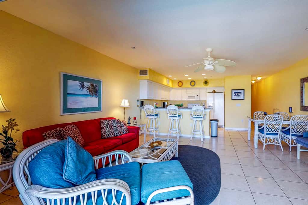 Beachfront condo with washer dryer pool and hot tub dog friendly