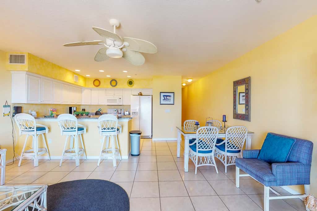Beachfront condo with washer dryer pool and hot tub dog friendly
