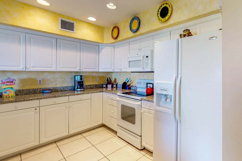 Beachfront condo with washer dryer pool and hot tub dog friendly