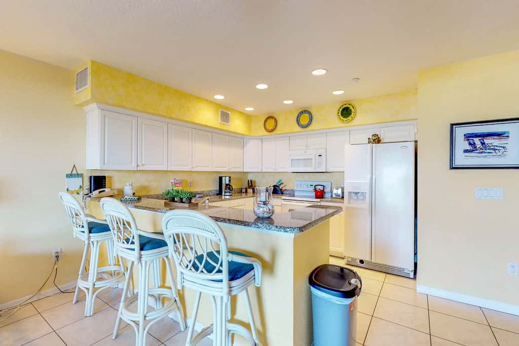 Beachfront condo with washer dryer pool and hot tub dog friendly