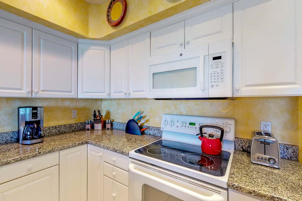 Beachfront condo with washer dryer pool and hot tub dog friendly