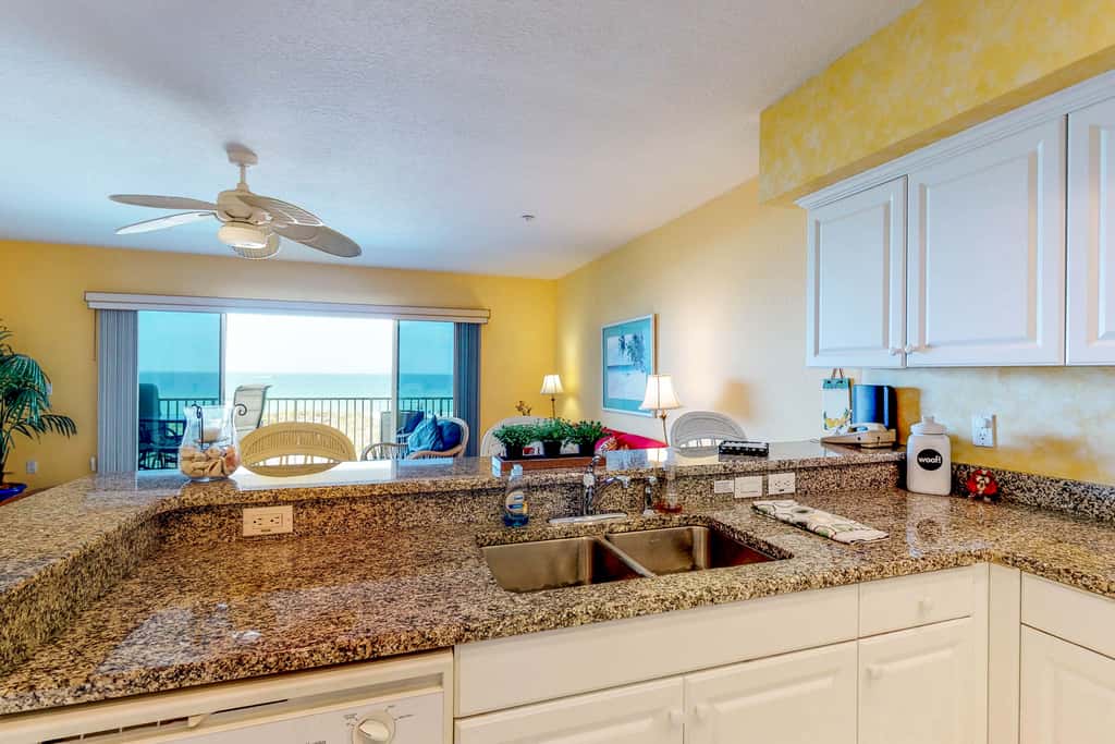 Beachfront condo with washer dryer pool and hot tub dog friendly