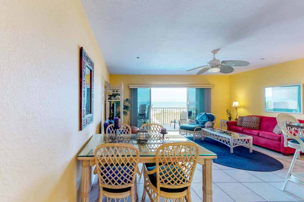 Beachfront condo with washer dryer pool and hot tub dog friendly