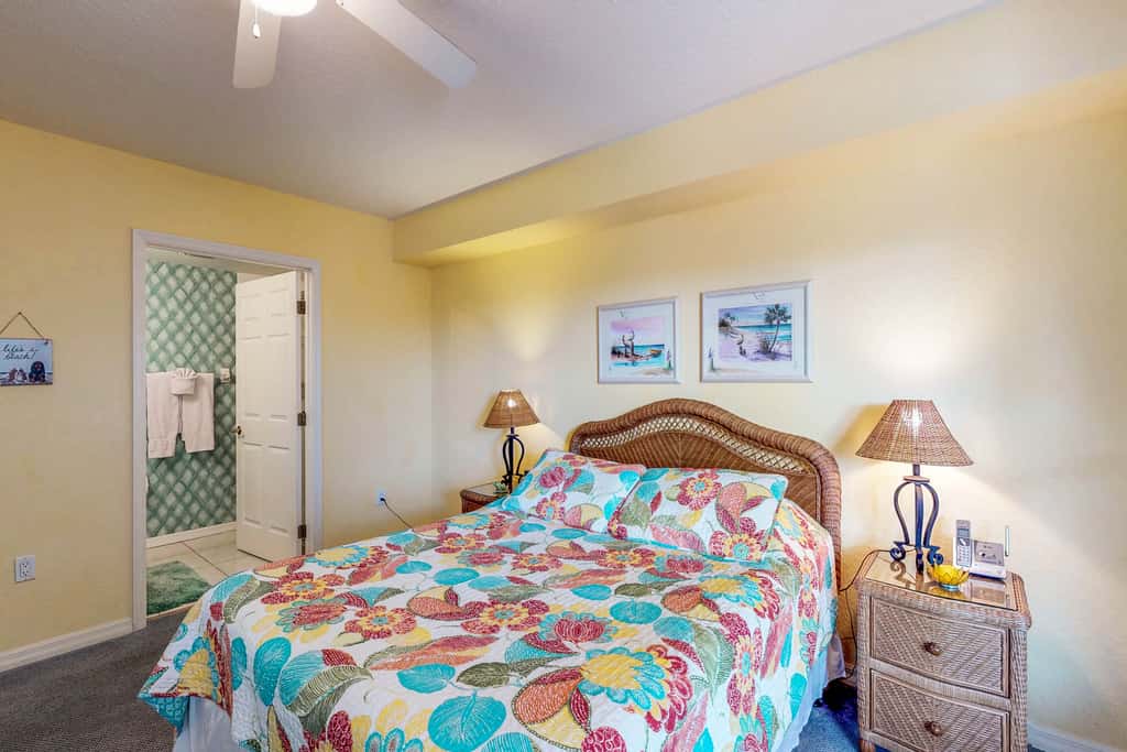 Beachfront condo with washer dryer pool and hot tub dog friendly