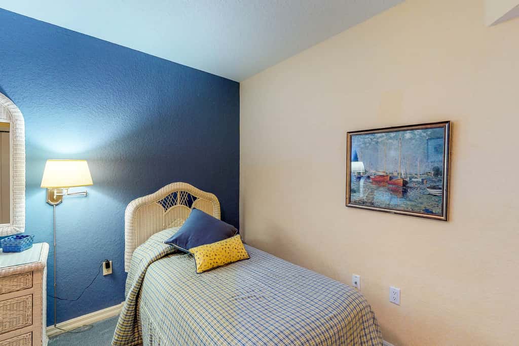 Beachfront condo with washer dryer pool and hot tub dog friendly