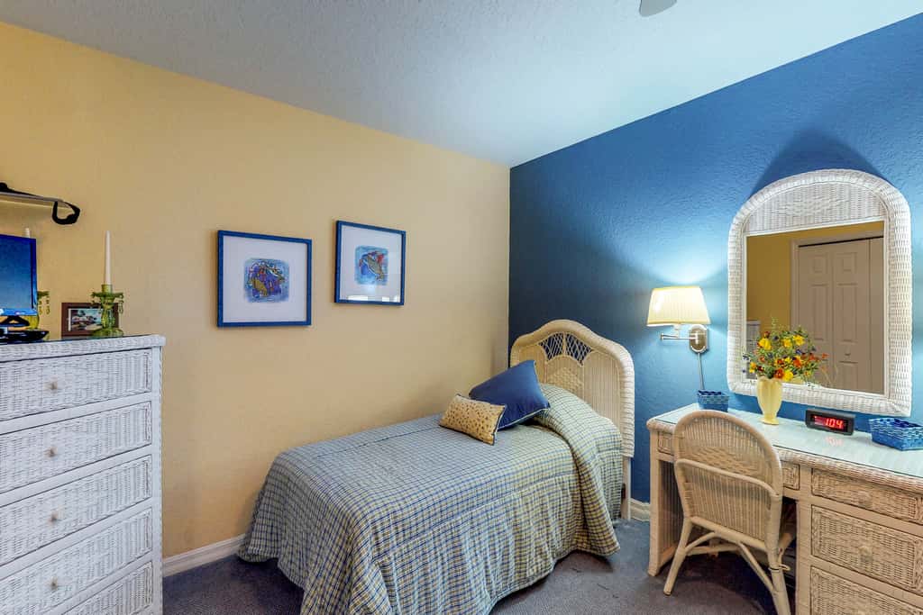 Beachfront condo with washer dryer pool and hot tub dog friendly