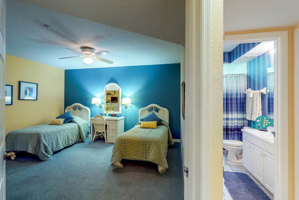 Beachfront condo with washer dryer pool and hot tub dog friendly
