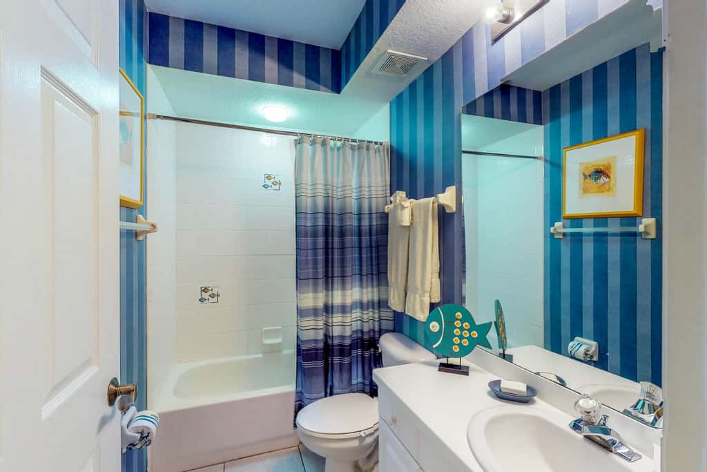 Beachfront condo with washer dryer pool and hot tub dog friendly