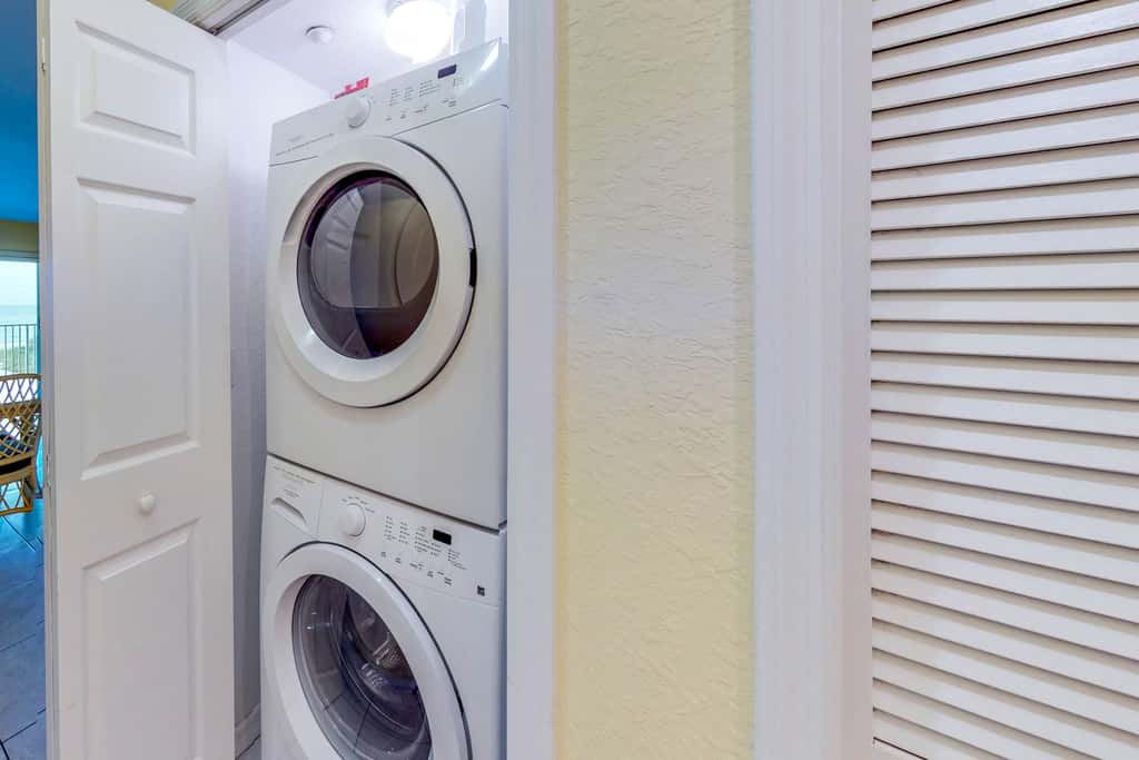 Beachfront condo with washer dryer pool and hot tub dog friendly