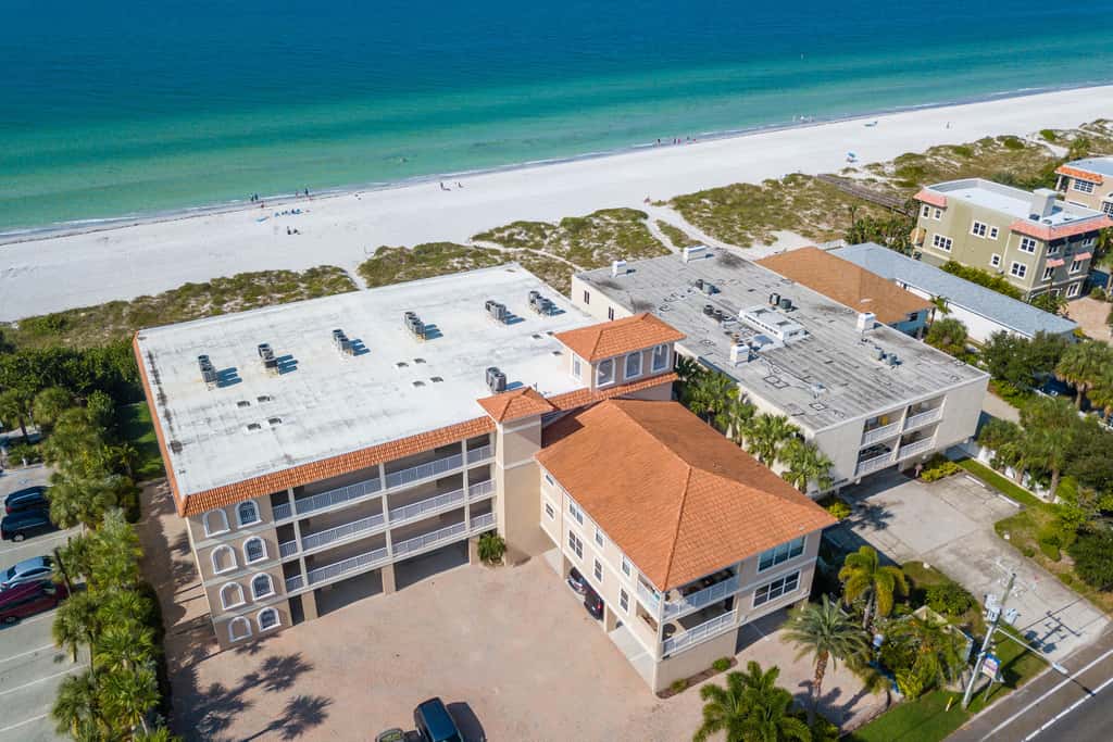 Beachfront condo with washer dryer pool and hot tub dog friendly