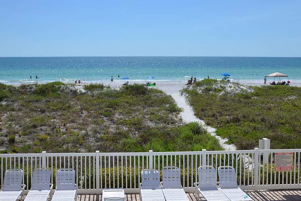 Beachfront condo with washer dryer pool and hot tub dog friendly