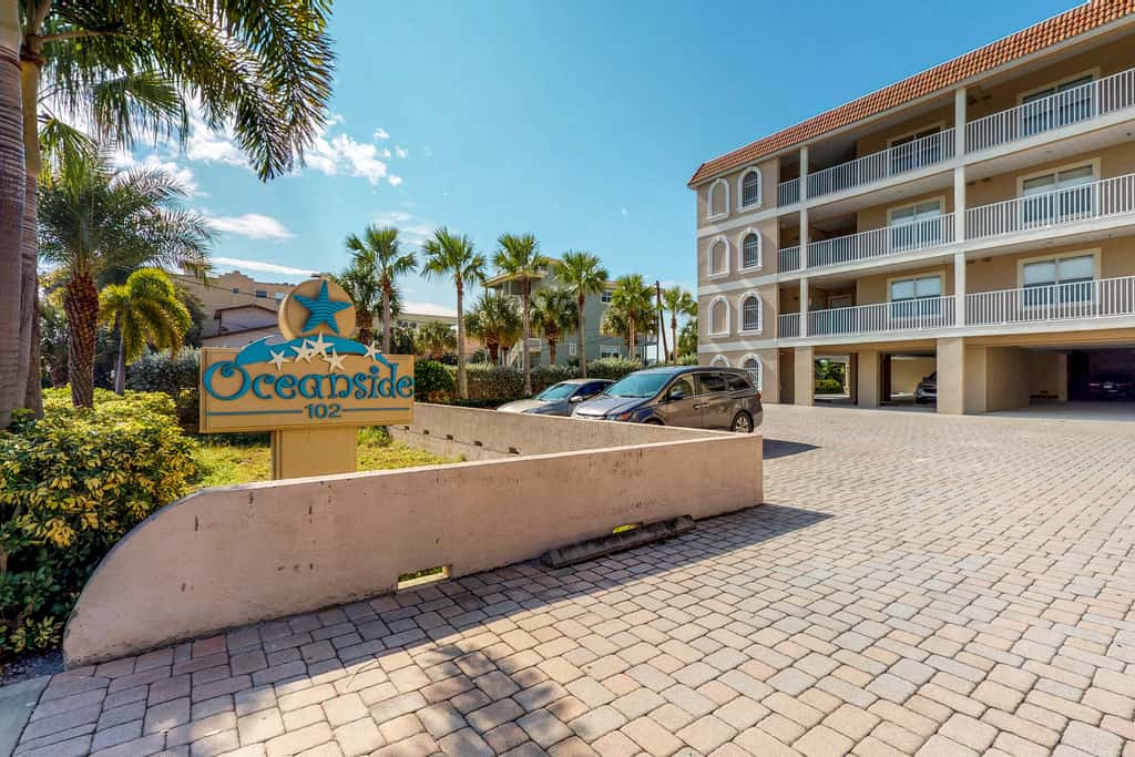 Beachfront condo with washer dryer pool and hot tub dog friendly