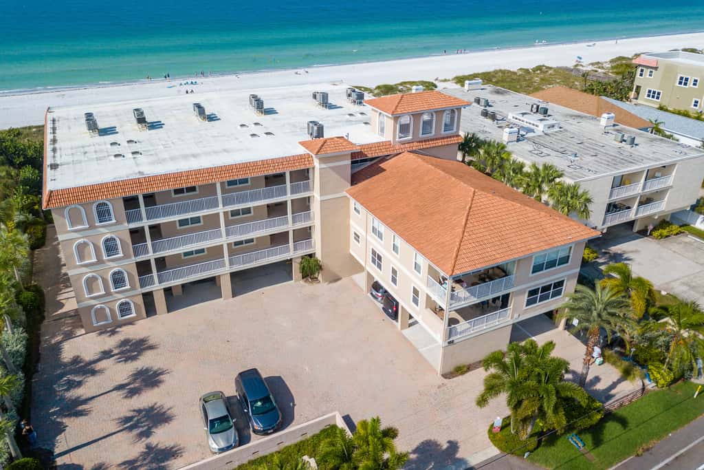 Beachfront condo with washer dryer pool and hot tub dog friendly