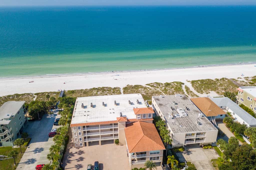 Beachfront condo with washer dryer pool and hot tub dog friendly