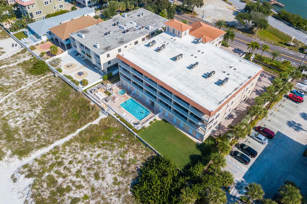 Beachfront condo with washer dryer pool and hot tub dog friendly