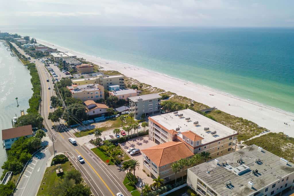 Beachfront condo with washer dryer pool and hot tub dog friendly