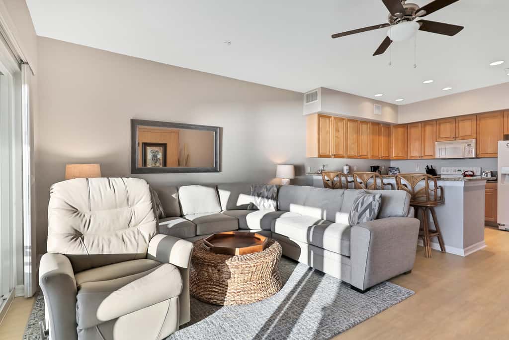 Beachfront condo with pool hot tub and Gulf views from the balcony