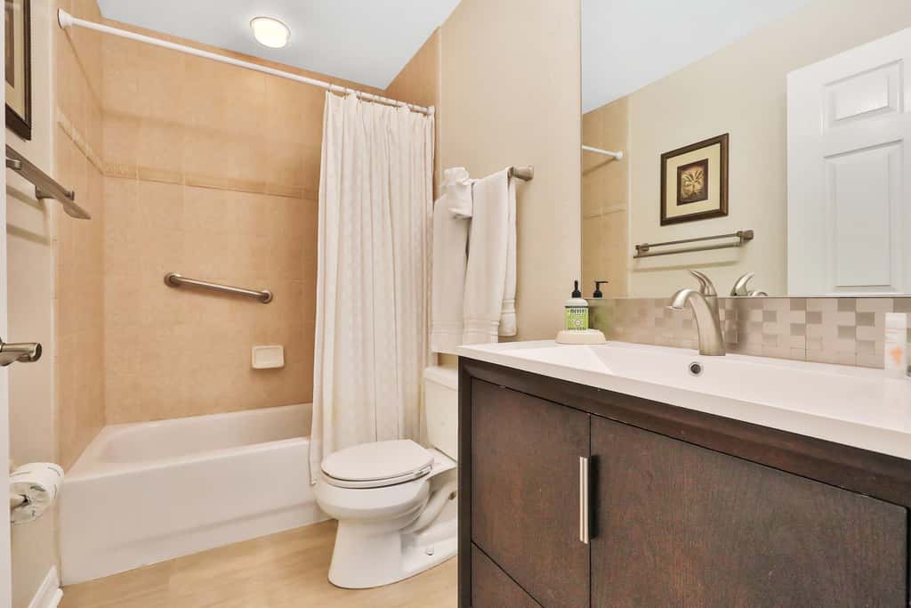 Beachfront condo with pool hot tub and Gulf views from the balcony