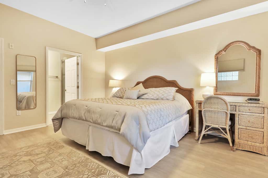 Beachfront condo with pool hot tub and Gulf views from the balcony